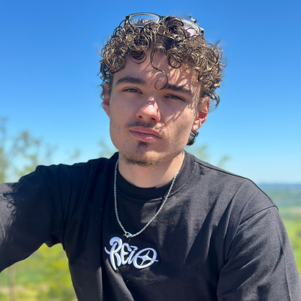 REiO Black Shirt