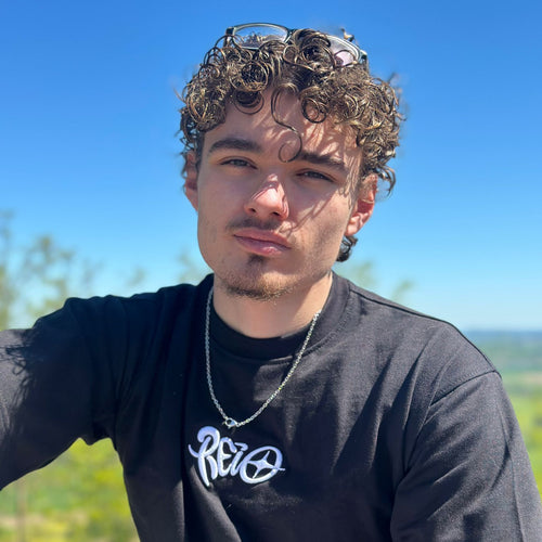REiO Black Shirt